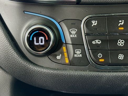 Used 2020 Chevrolet Equinox LT w/ Sport Edition FWD image 21
