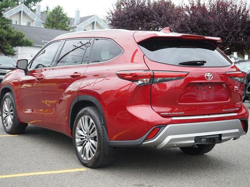 Used 2022 Toyota Highlander Platinum AWD/4WD image 3
