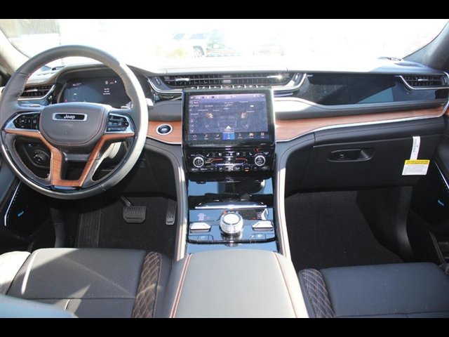 Used 2022 Jeep Grand Cherokee Summit AWD/4WD image 13