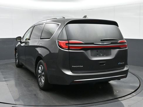 Used 2021 Chrysler Pacifica Touring-L image 5