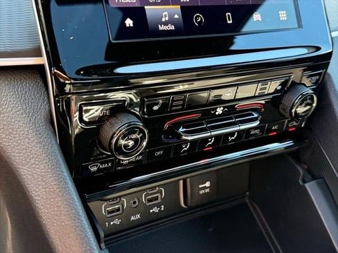 New 2025 Jeep Grand Cherokee Altitude image 37