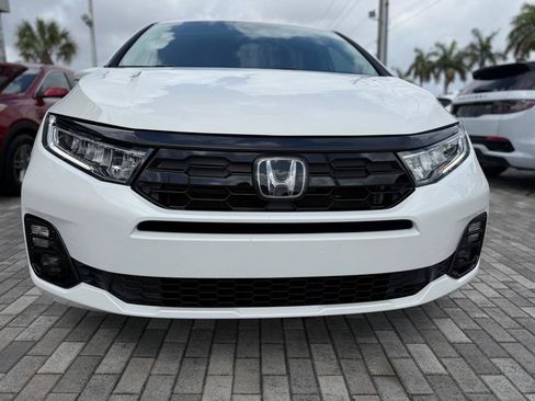 Used 2025 Honda Odyssey Touring image 2