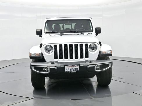 Used 2023 Jeep Gladiator Sport image 3