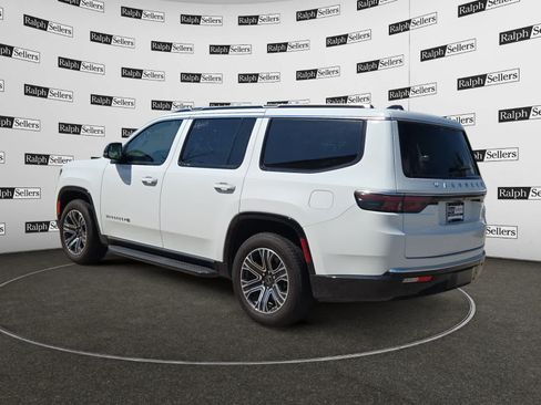 Used 2025 Jeep Wagoneer Series II AWD/4WD image 4