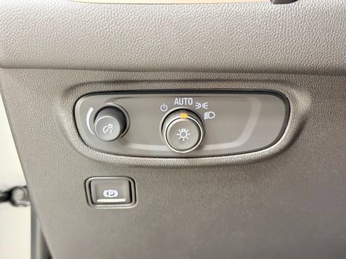 Used 2024 GMC Terrain SLE w/ Driver Convenience Package FWD image 40