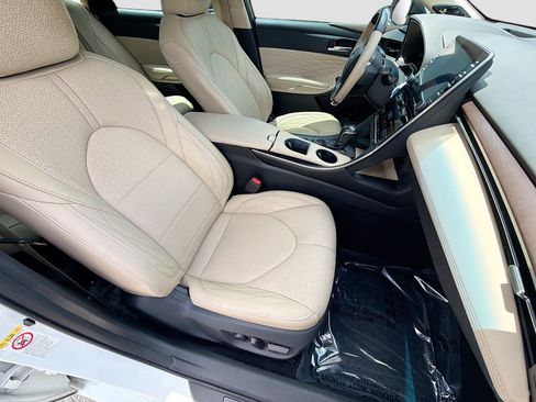 Used 2019 Toyota Avalon Limited FWD image 14