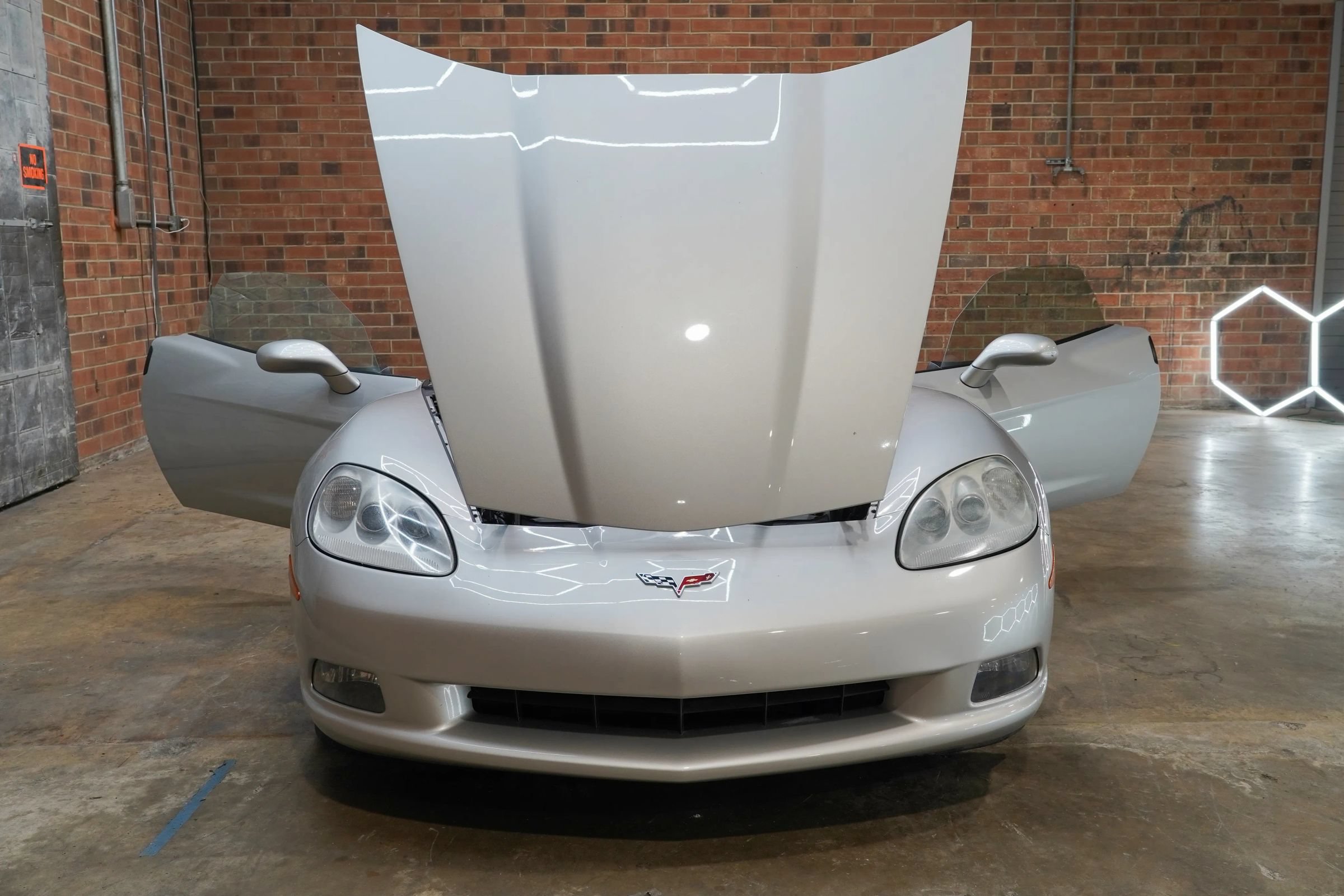 Used 2006 Chevrolet Corvette Coupe w/ Preferred Equipment Group RWD image 24
