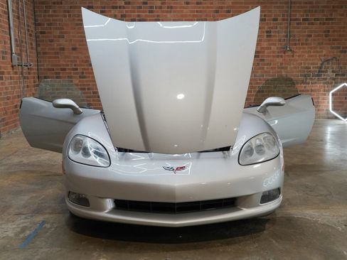 Used 2006 Chevrolet Corvette Coupe w/ Preferred Equipment Group RWD image 24