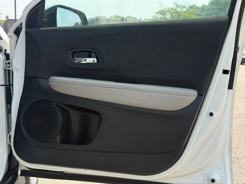 Used 2021 Honda HR-V LX image 14