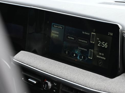 Used 2025 Nissan Kicks SV FWD image 11