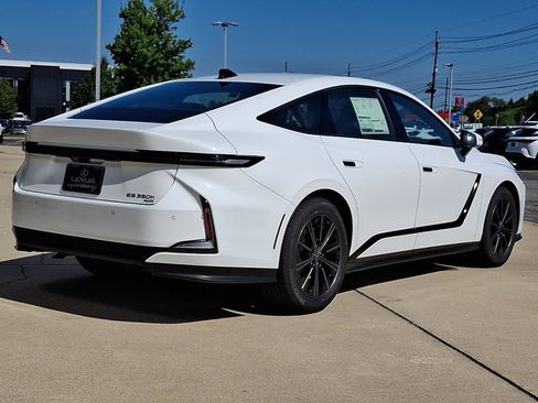 New 2026 Lexus ES 350h AWD image 4