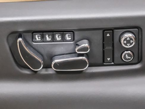 Used 2018 Bentley Bentayga AWD/4WD image 20