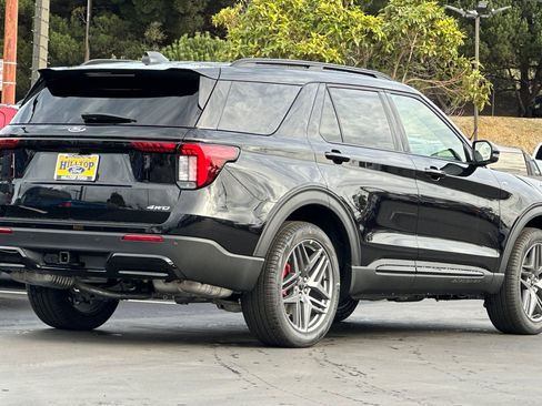 New 2026 Ford Explorer ST-Line w/ ST-Line Street Pack image 4