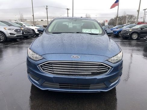 Certified 2018 Ford Fusion SE w/ Fusion SE Technology Package image 2