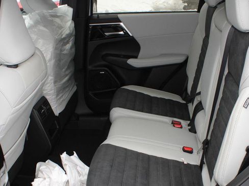 New 2026 Mitsubishi Outlander SE AWD/4WD image 17