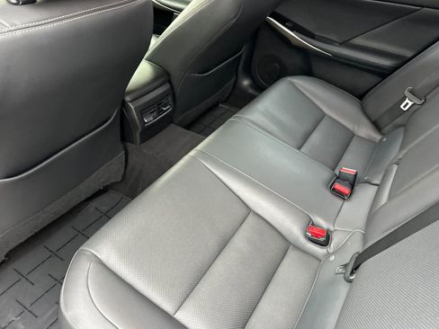 Used 2017 Lexus IS 300 AWD image 4