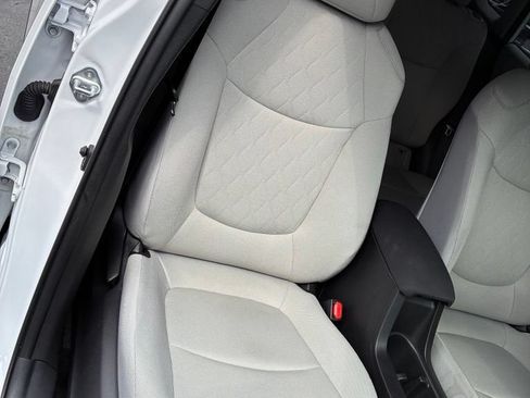 Used 2025 Toyota Corolla Cross L FWD image 19