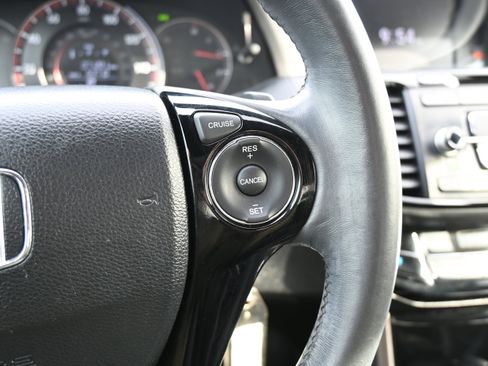 Used 2017 Honda Accord Sport image 19