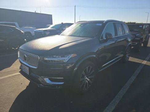 Used 2025 Volvo XC90 B5 Core image 2