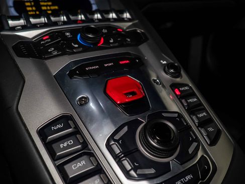 Used 2015 Lamborghini Aventador LP 700-4 image 28