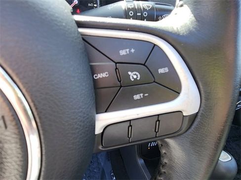 Used 2020 Jeep Renegade Latitude w/ Cold Weather Group image 9