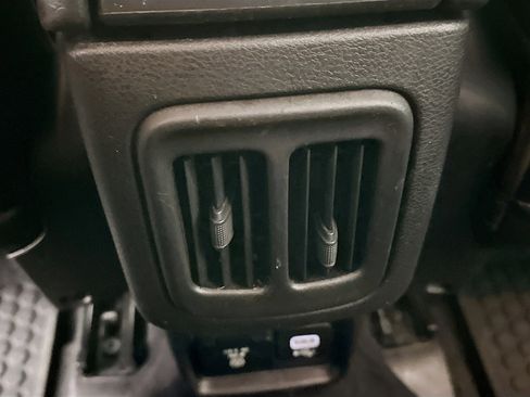 Used 2018 Jeep Compass Latitude w/ Popular Equipment Group image 26