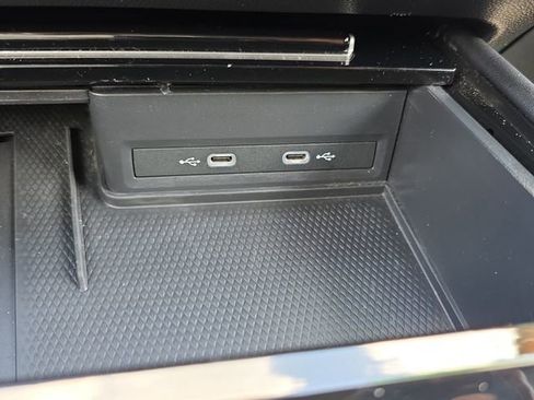 Used 2025 Volkswagen Atlas SE FWD image 24