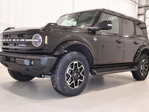 New 2025 Ford Bronco Outer Banks AWD/4WD image 4