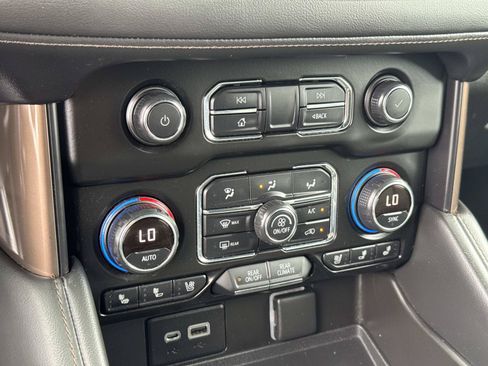 Used 2021 Chevrolet Suburban High Country RWD image 16