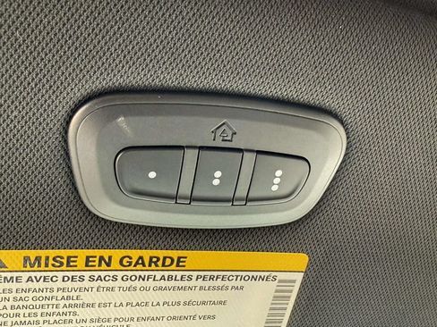 New 2026 Chrysler Pacifica Limited w/ Uconnect Theater Family Group FWD image 30