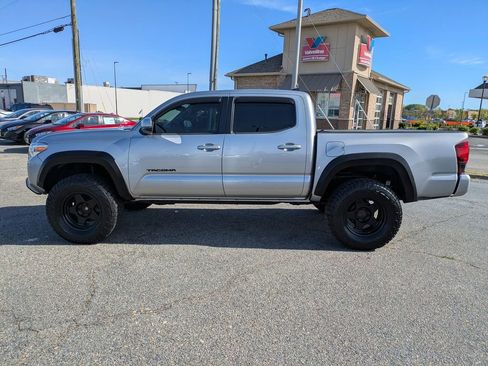 Used 2018 Toyota Tacoma SR w/ SR Convenience Package image 7