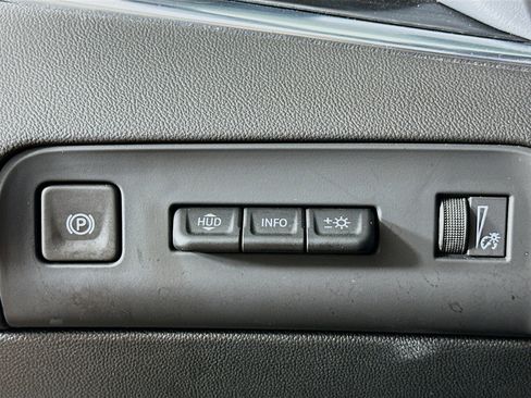 Used 2024 Buick Enclave Premium image 17