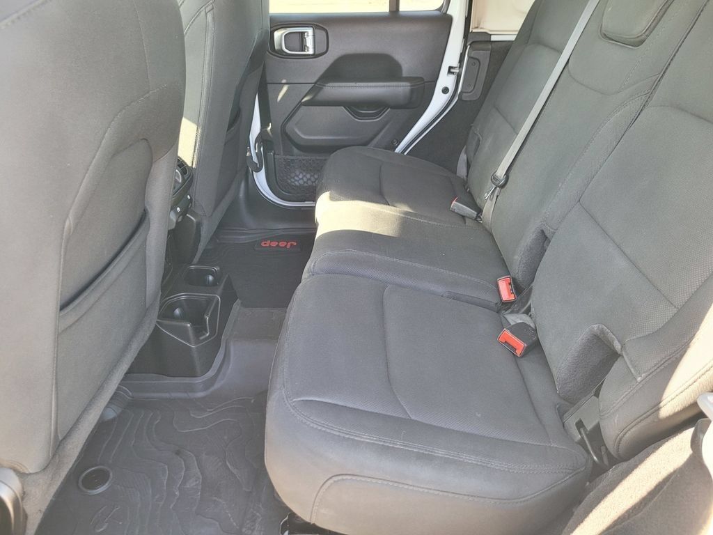 Used 2021 Jeep Wrangler Unlimited Sahara AWD/4WD image 9