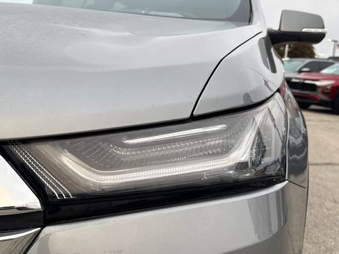 Used 2023 Chevrolet Traverse LT image 11