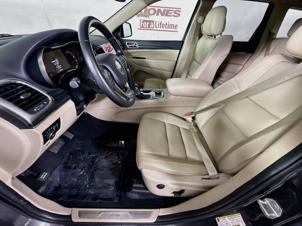 Used 2020 Jeep Grand Cherokee Limited AWD/4WD image 26