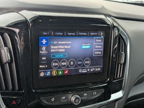 Used 2023 Chevrolet Traverse Premier FWD image 15