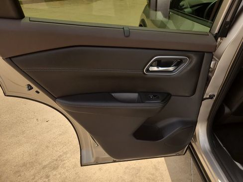 Certified 2023 Nissan Rogue Platinum FWD image 14