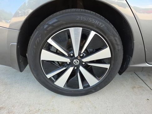 Used 2022 Nissan Altima 2.5 SV FWD image 61