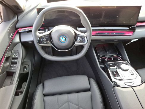 Used 2024 BMW i5 eDrive40i w/ Premium Package RWD image 12