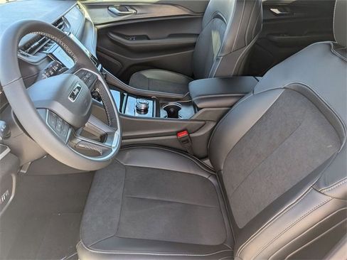 New 2025 Jeep Grand Cherokee Altitude image 12