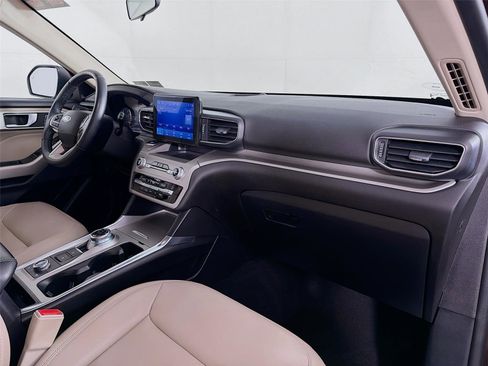 Used 2022 Ford Explorer XLT w/ Equipment Group 202A image 29
