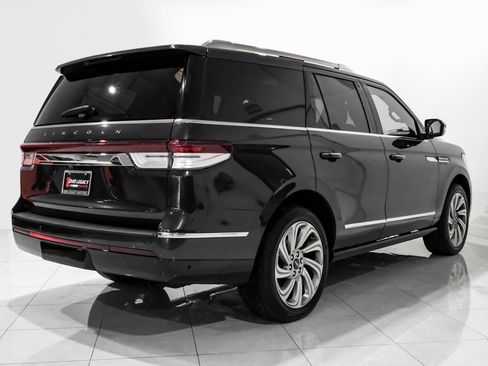Used 2023 Lincoln Navigator Reserve image 4