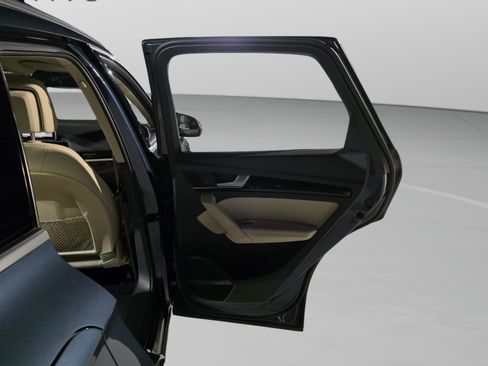 Used 2018 Audi Q5 Prestige w/ Prestige Package image 24