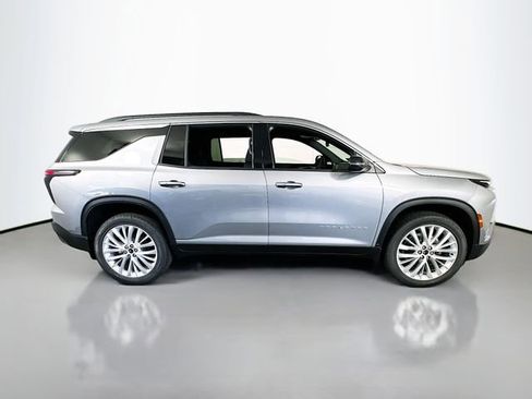 New 2025 Chevrolet Traverse LT image 4