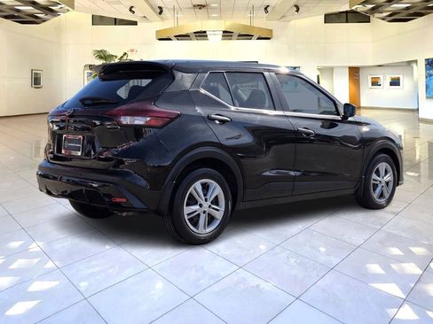 Used 2022 Nissan Kicks S w/ Interior Electronics Package FWD image 5