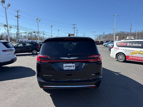 New 2026 Chrysler Pacifica Select AWD/4WD image 6
