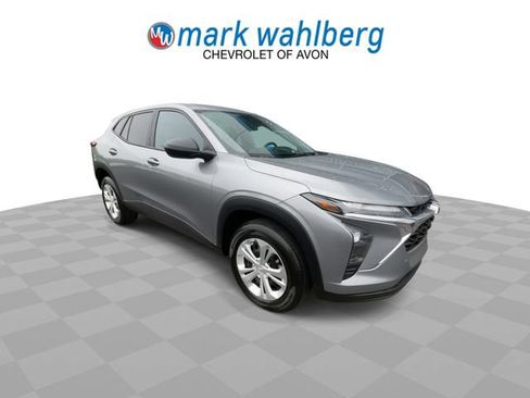 Certified 2024 Chevrolet Trax LS FWD image 2