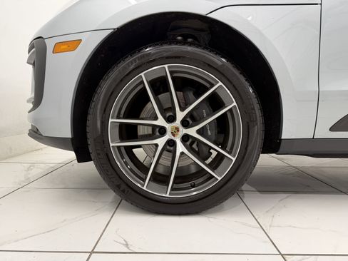 Certified 2025 Porsche Macan image 16
