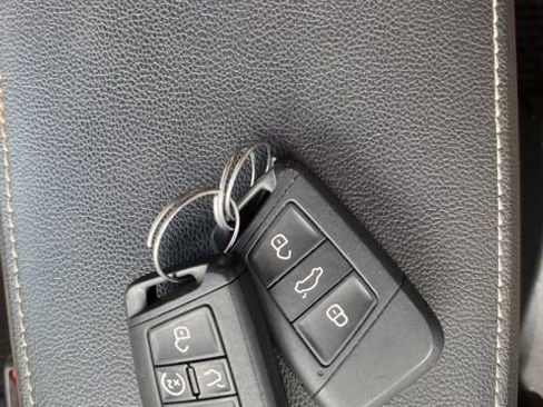 Used 2022 Volkswagen Tiguan SE R-Line FWD image 26