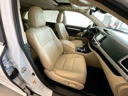 Used 2018 Toyota Highlander XLE AWD/4WD image 26